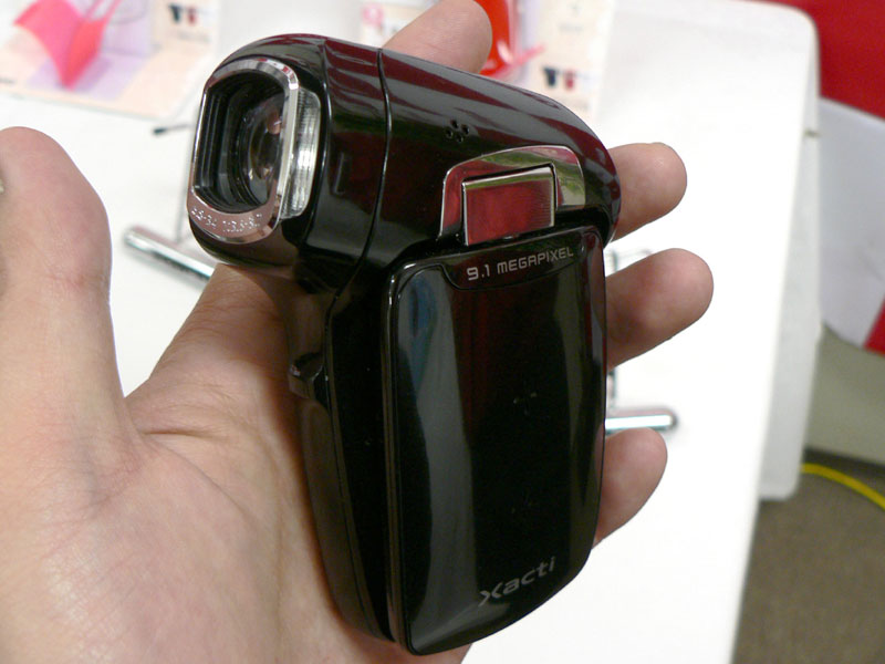 三洋、640×480ドット/60fps撮影可能な「Xacti」