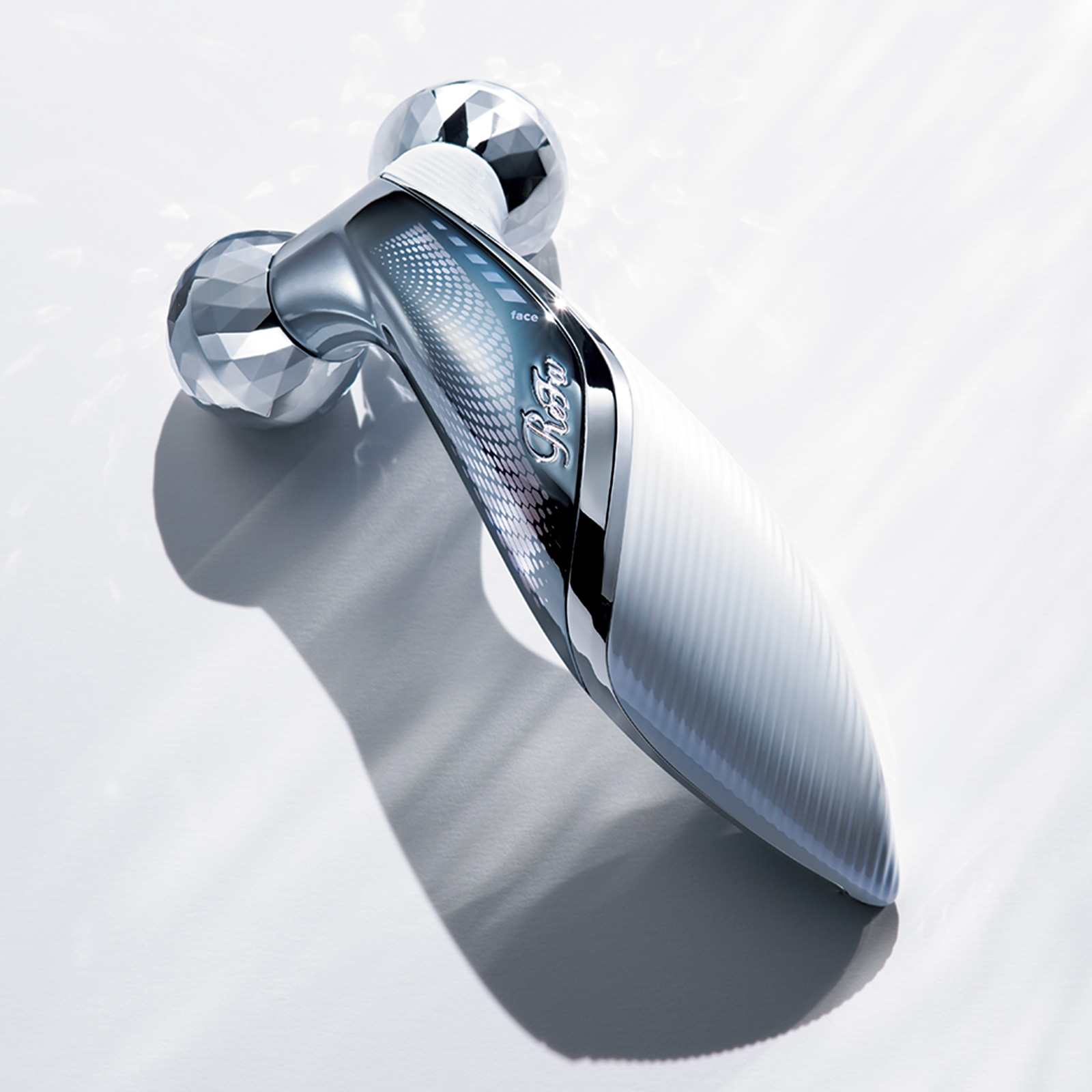 リファ美顔器 RiFa EP-10 美顔器 ホワイト リファ新登場の美顔器「リファ