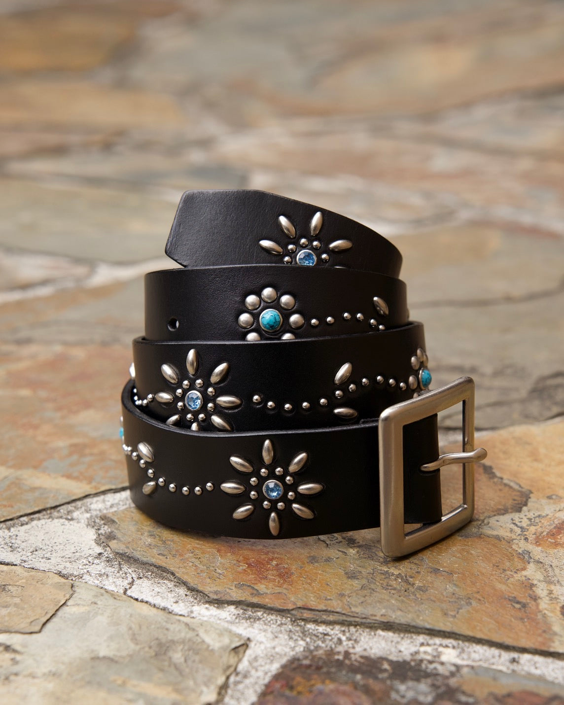 Leather studded belt – BELVET