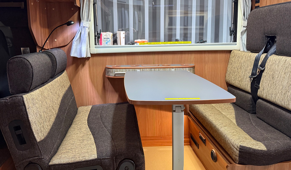 クレア 5.3x Premium Class｜キャンピングカーレンタル BicUp