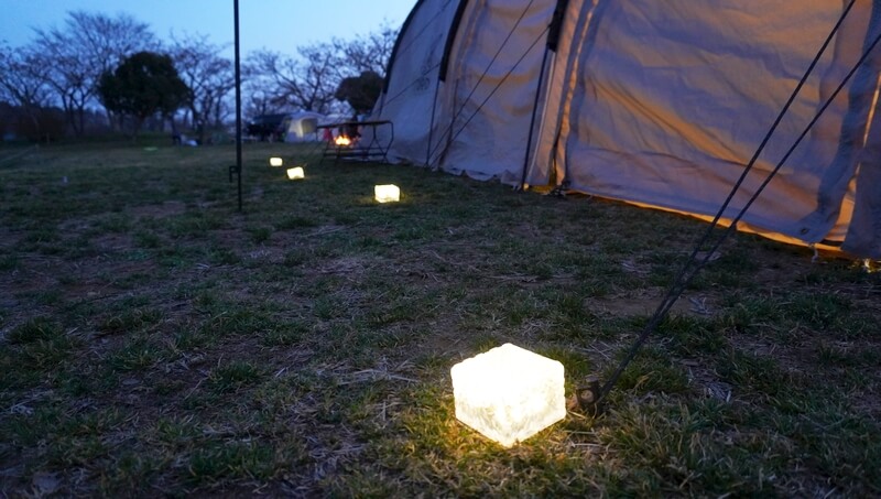 ガーデンライト ソラック(SoLuck)がテント・ロープの目印になり