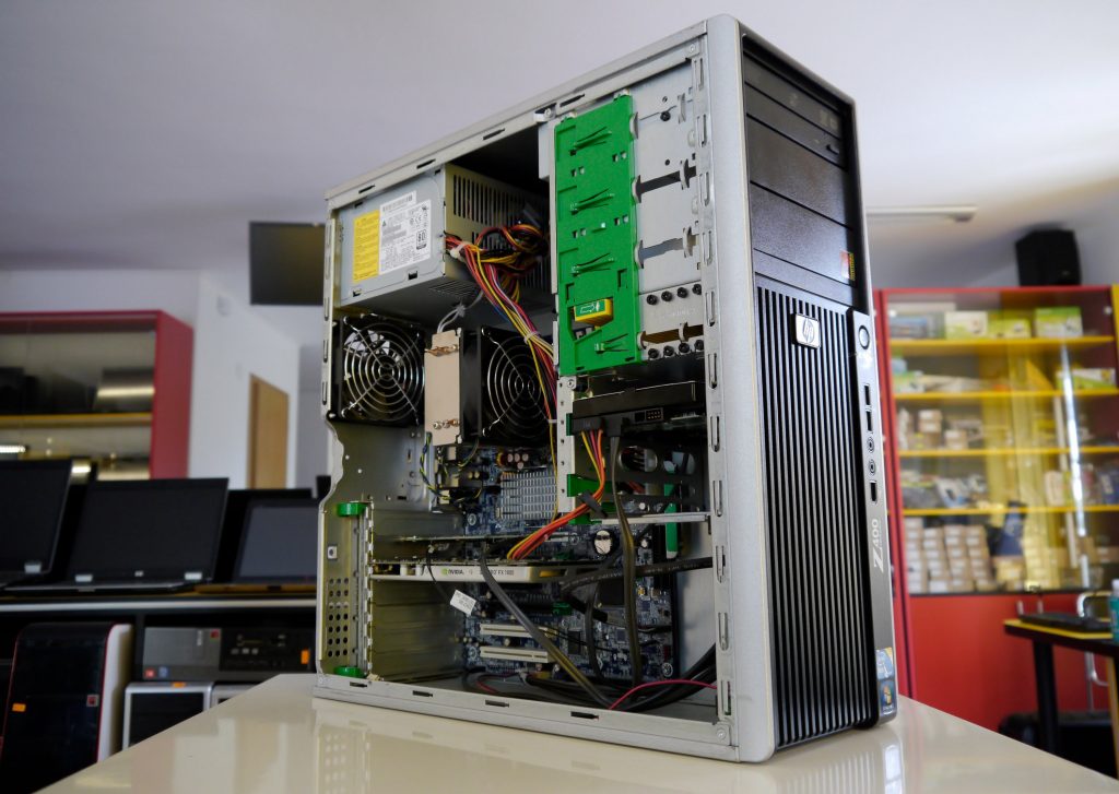 Gaming on a Cheap Xeon: The HP Z400 Workstation