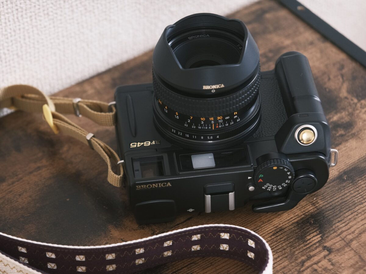 フィルムカメラレビュー。「BRONICA RF645」 | BORN SURE blog