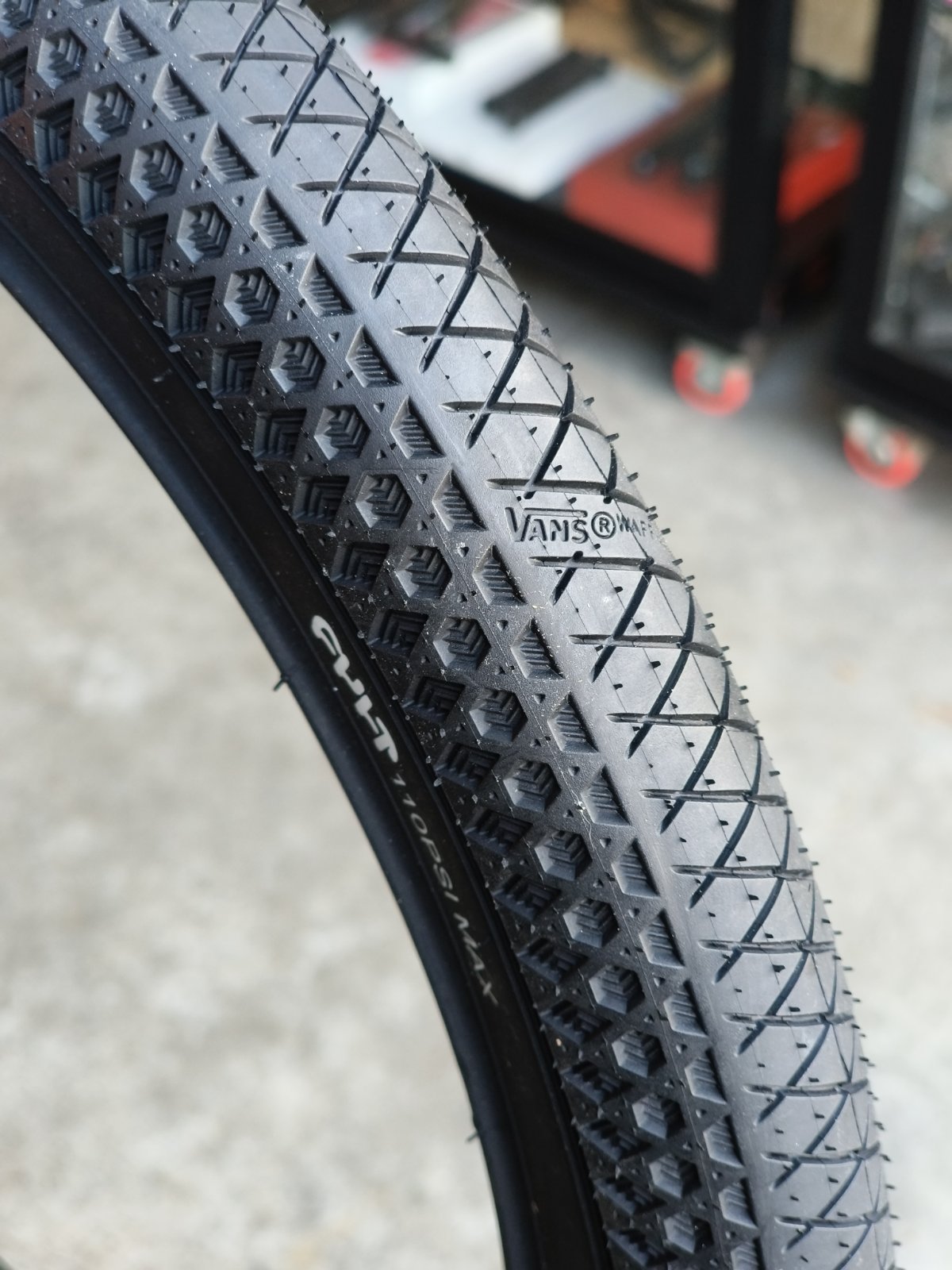 Cult x Vans Wafflecup Tire 20 x 2.4