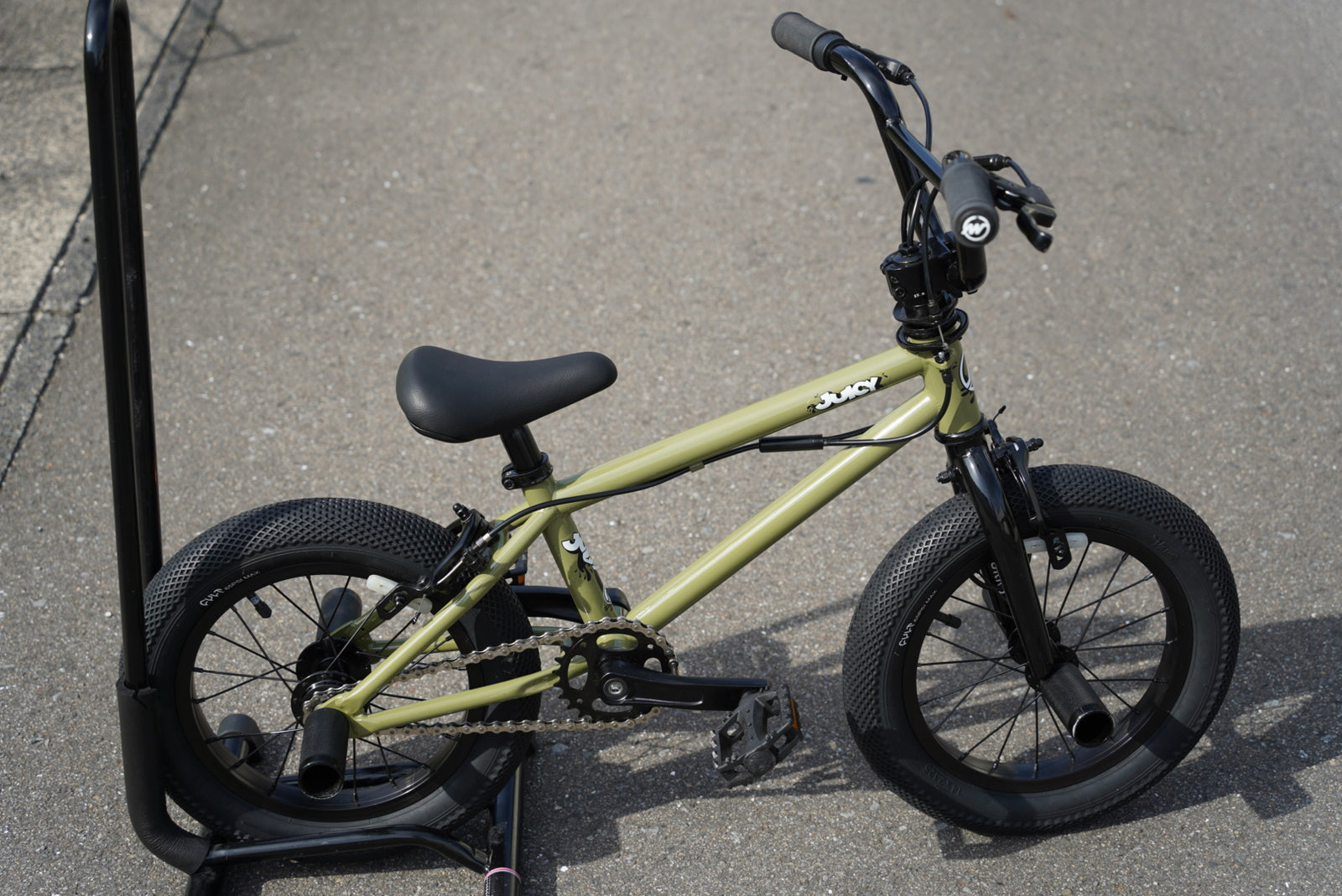 モーテルワークス 12 BMX カーキ モーテルワークス 12 BMX カーキ