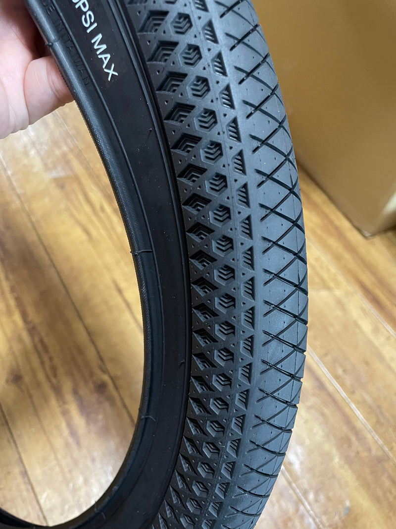 CULT VANS WAFFLECUPタイヤ 20×2.40” / ブラック【2本セット】 – BMX