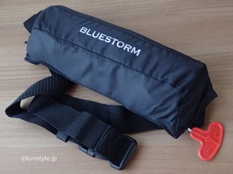 コンパクトなライフジャケット ブルーストーム BSJ-9320RS ｜ blog