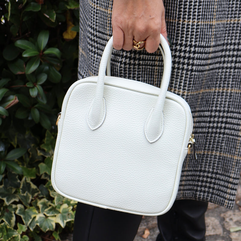 シュリンクレザー]ポストマンミニショルダーcolor：ホワイト