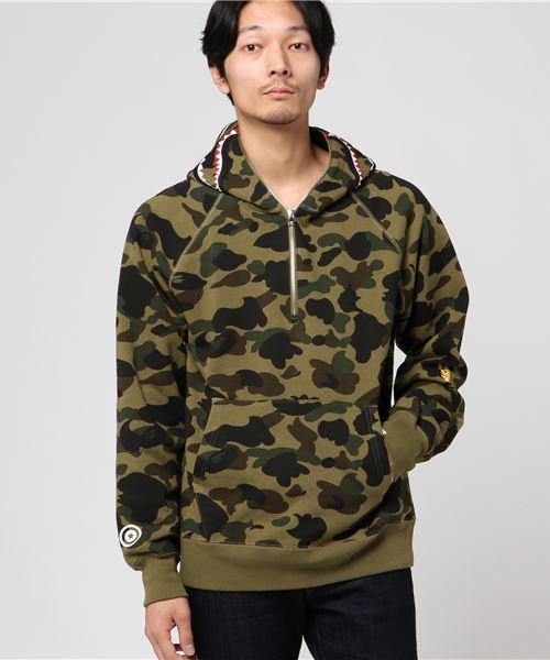 A BATHING APE（アベイシングエイプ）の「1ST CAMO SHARK HALF ZIP