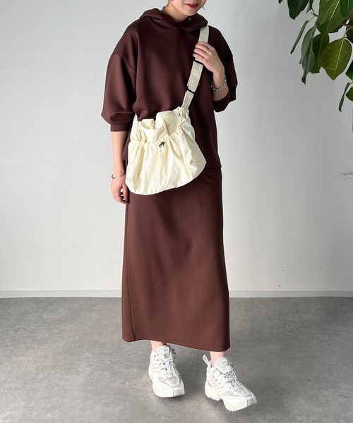 un dix cors（アンディコール）の「ダンボールニットパーカー