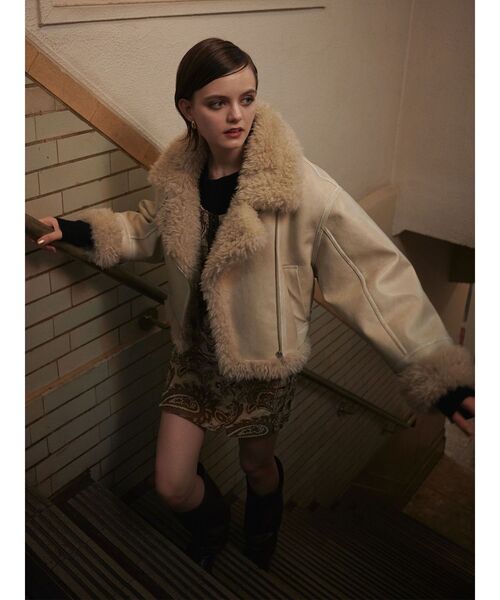 MURUA（ムルーア）の「ヴィンテージライクショートフェイクムートン