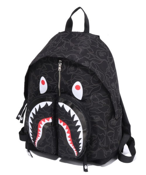 A BATHING APE（アベイシングエイプ）の「NEON CAMO SHARK DAY PACK