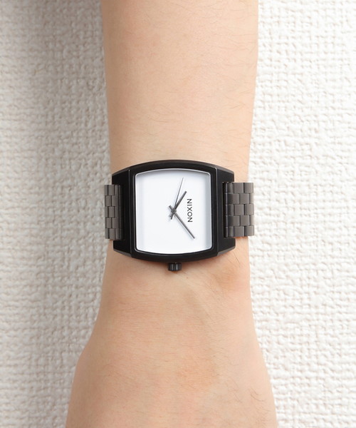 NIXON（ニクソン）の「THE TIME TRACKER（アナログ腕時計）」 - WEAR