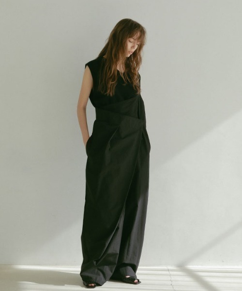 ETRE TOKYO（エトレトウキョウ）の「ワンショルダーラップワイドパンツ