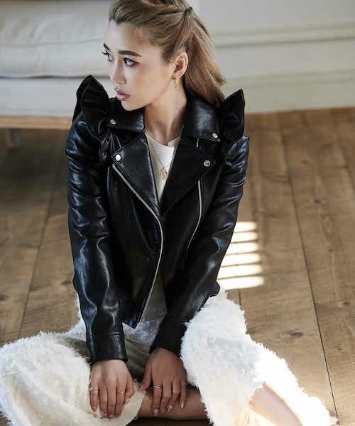 EIMY ISTOIRE（エイミーイストワール）の「ショルダーフリルフェイク