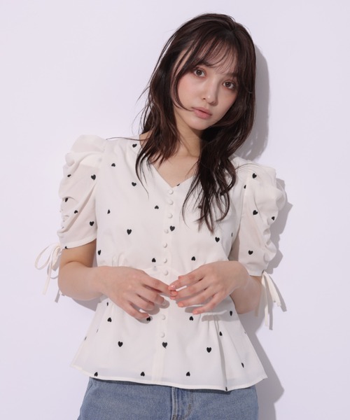 Rirandture（リランドチュール）の「ハート刺繍ペプラムブラウス