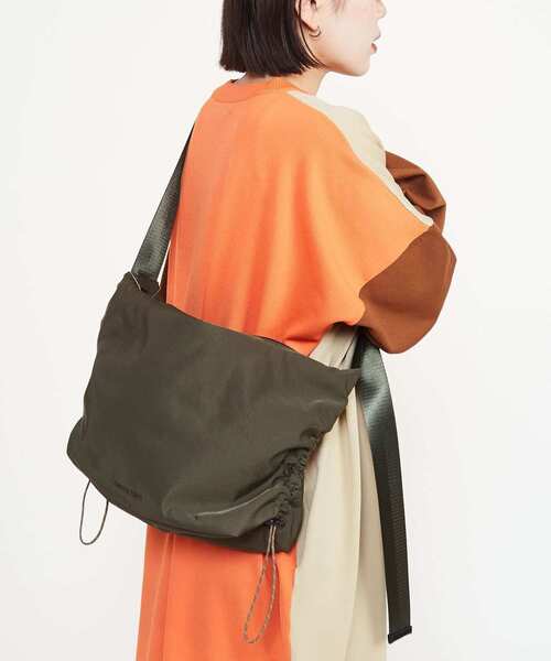 CONVERSE TOKYO（コンバーストウキョウ）の「SIDE GATHER NYLON PADDED