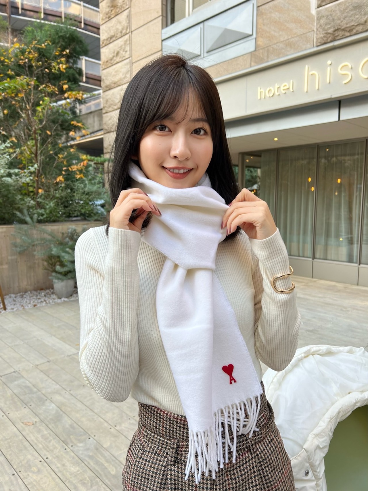 ミス週刊少年マガジン・斉藤里奈】モテ確実♡「AMI PARIS」の白