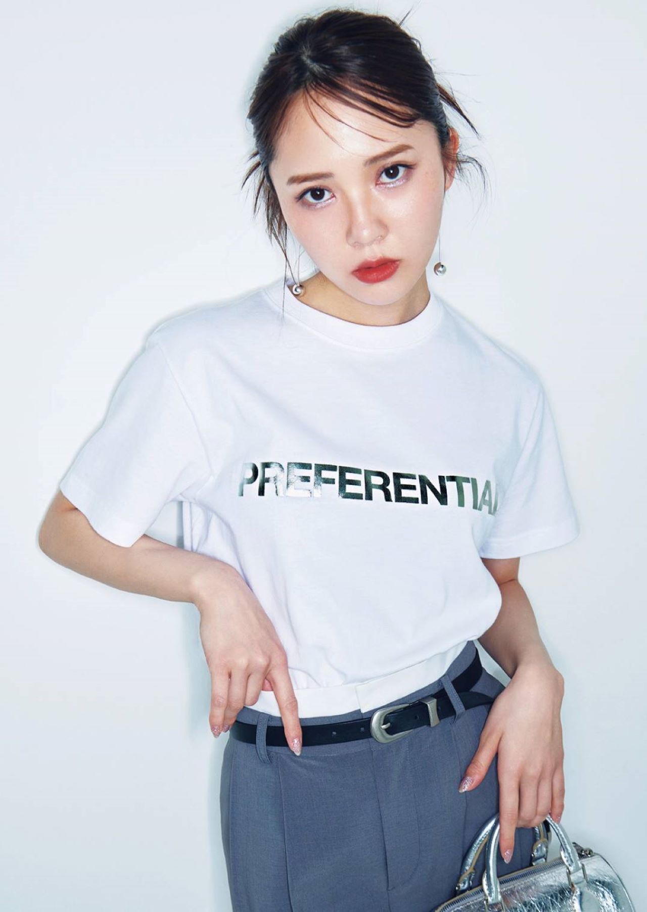 日向坂46・加藤史帆】日常服が秒で洒落る！ロゴTやサブバッグにも