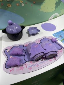 韓国「ポケモンタウン2025」に潜入。約100匹のメタモン＆激かわグッズ