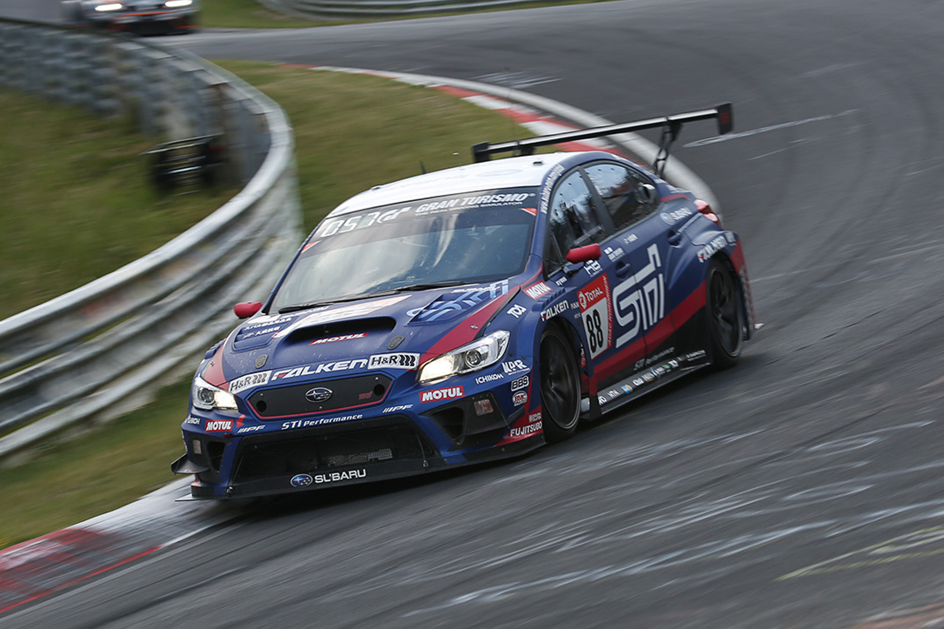 ニュル24時間 2019】24時間レースがゴール。88号車 SUBARU WRX STIは