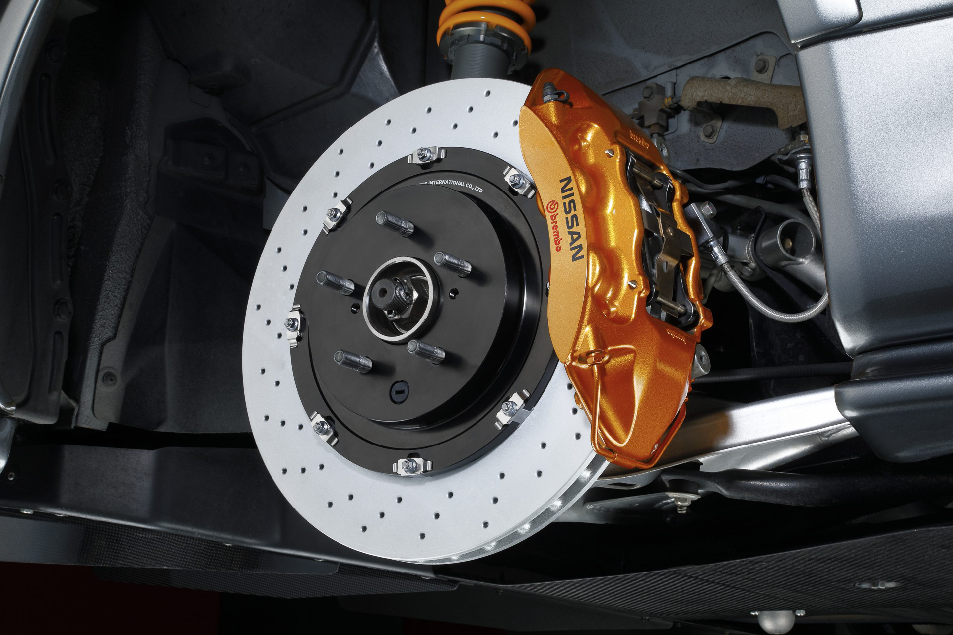 ニスモ、スカイライン GT-R（R32/R33/R34）用のR35純正ブレーキ変換