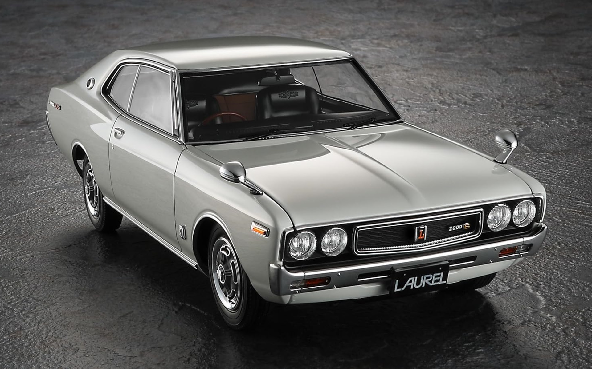 ホビーショーに展示された新製品「ブタケツ ローレル」「セリカ GT