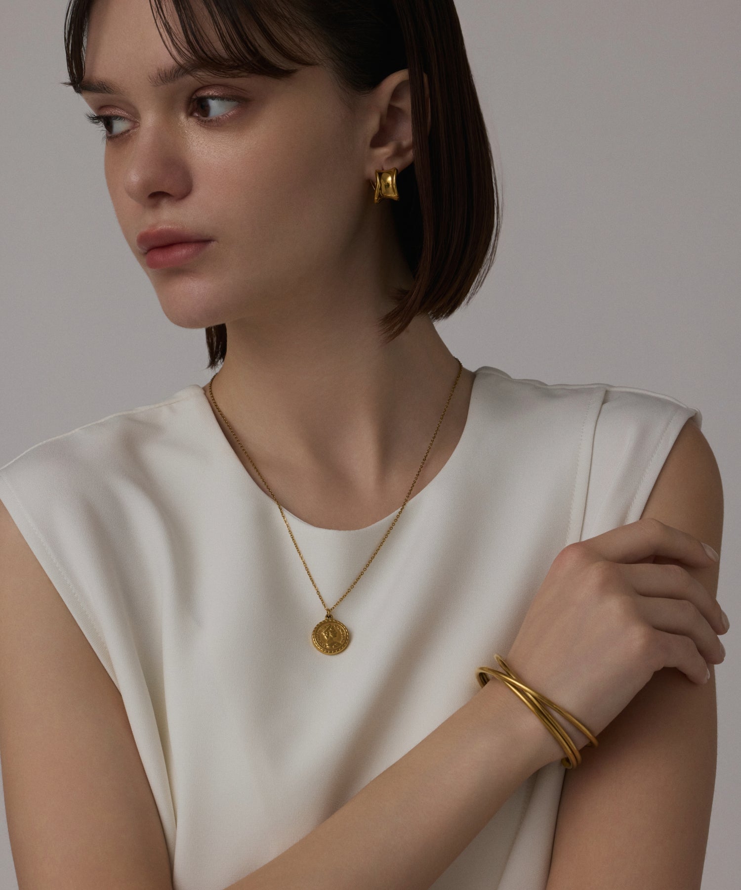 ゴールド]ツイストアーチバングル