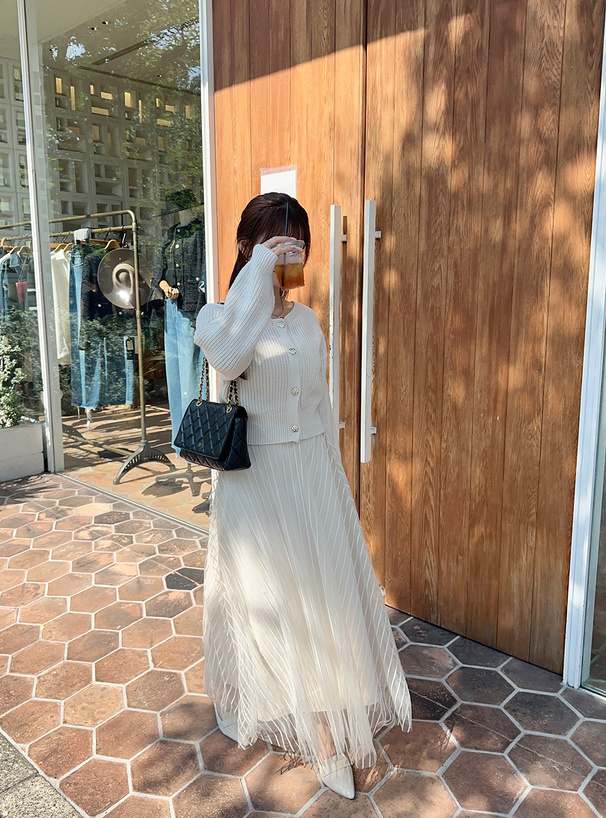 ニットカーディガン×ストライプラメチュールスカートセットアップ