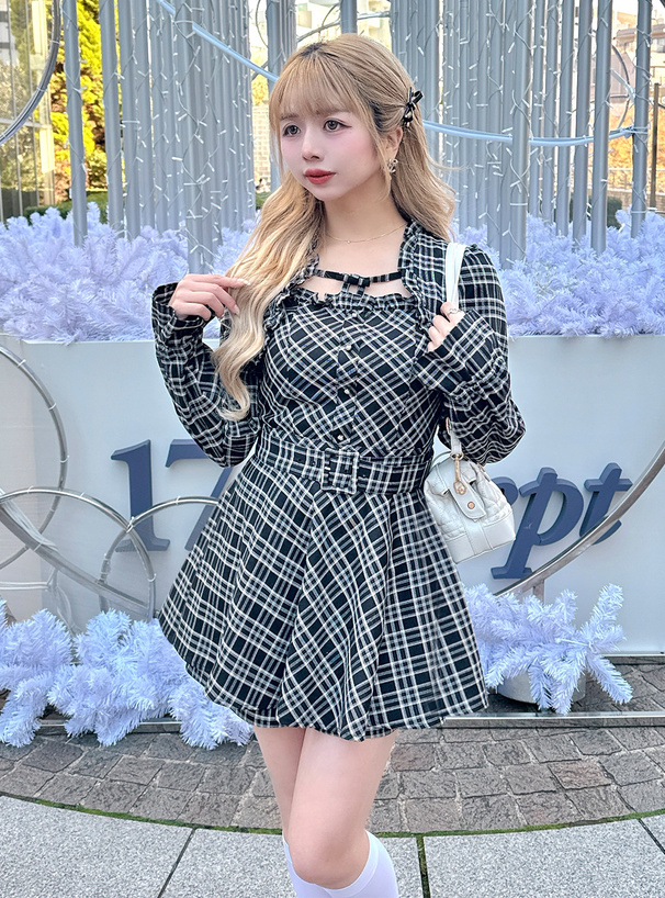 チェック柄レイヤード風ペプラムトップス×ショートパンツセットアップ