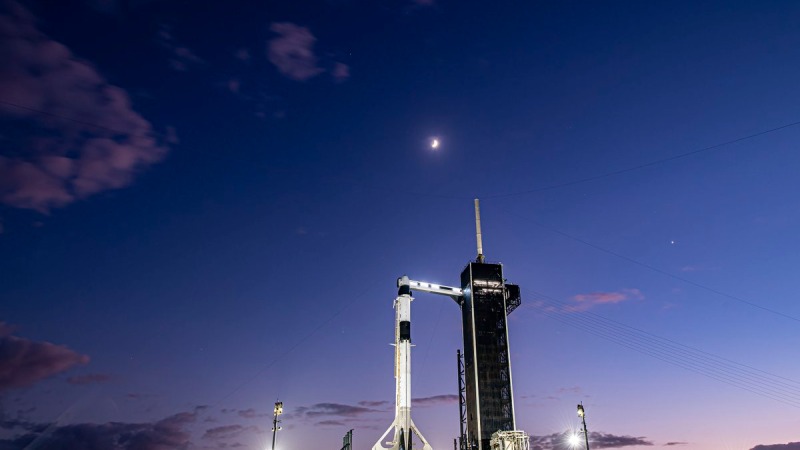 The moon, Venus, Jupiter and Saturn photobombed SpaceX's Crew-3