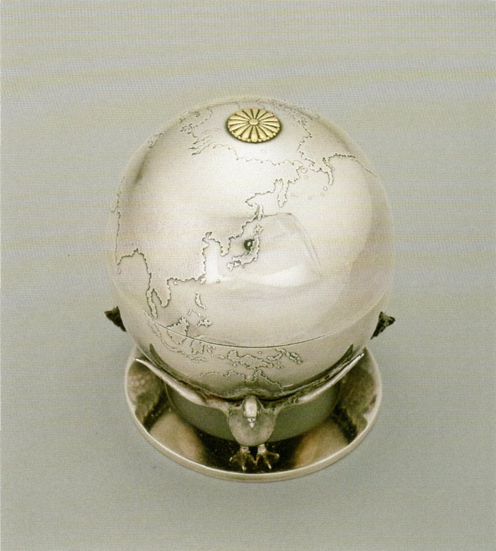 豊かな造形美 菓子器「ボンボニエール」 [写真特集5/15] | 毎日新聞