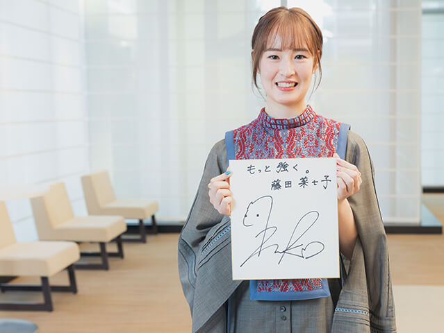 プレゼント】藤田菜七子騎手サイン色紙を抽選で3名様に | 競馬ニュース