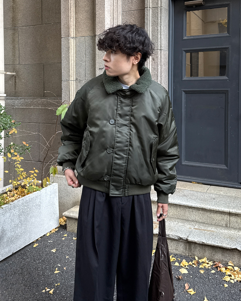 ユニセックス）ボアカラーループボタンフライトジャケット