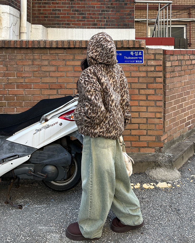 ユニセックス）ファーレオパードパターンジップアップパーカー