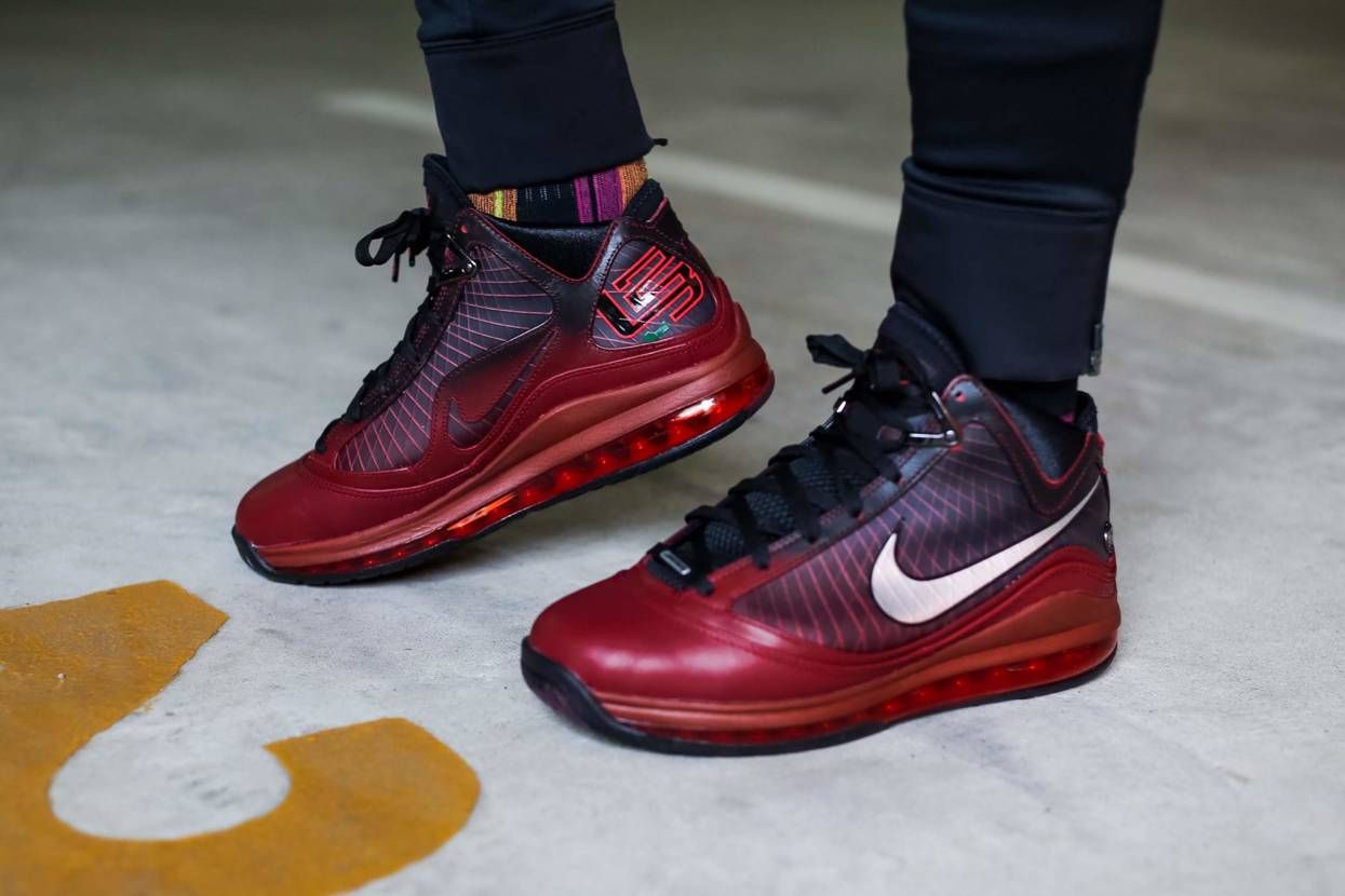 ナイキ レブロン7 クリスマス【12/19・12/21発売 】 | スニーカーダンク