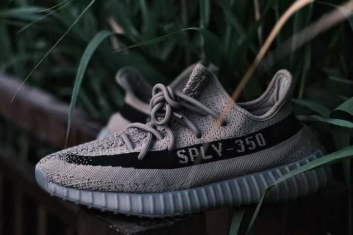 8/14発売｜adidas YEEZY Boost 350 V2 