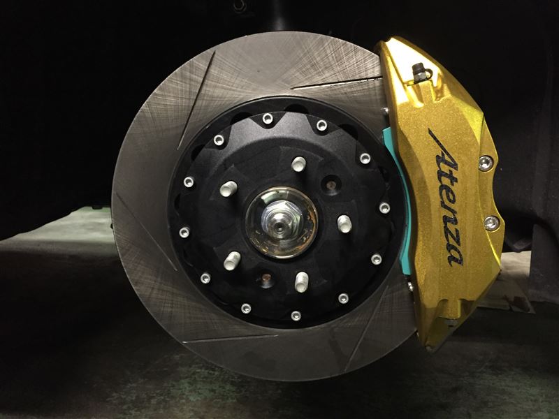 ブレーキキャリパー交換（フロント）（マツダ アテンザセダン・GJ）by