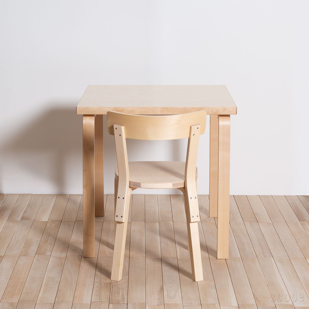 81C テーブル | Artek (アルテック)