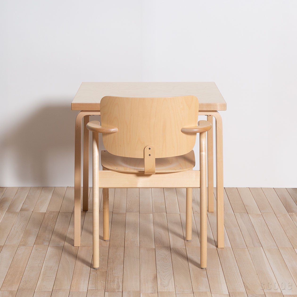 81C テーブル | Artek (アルテック)