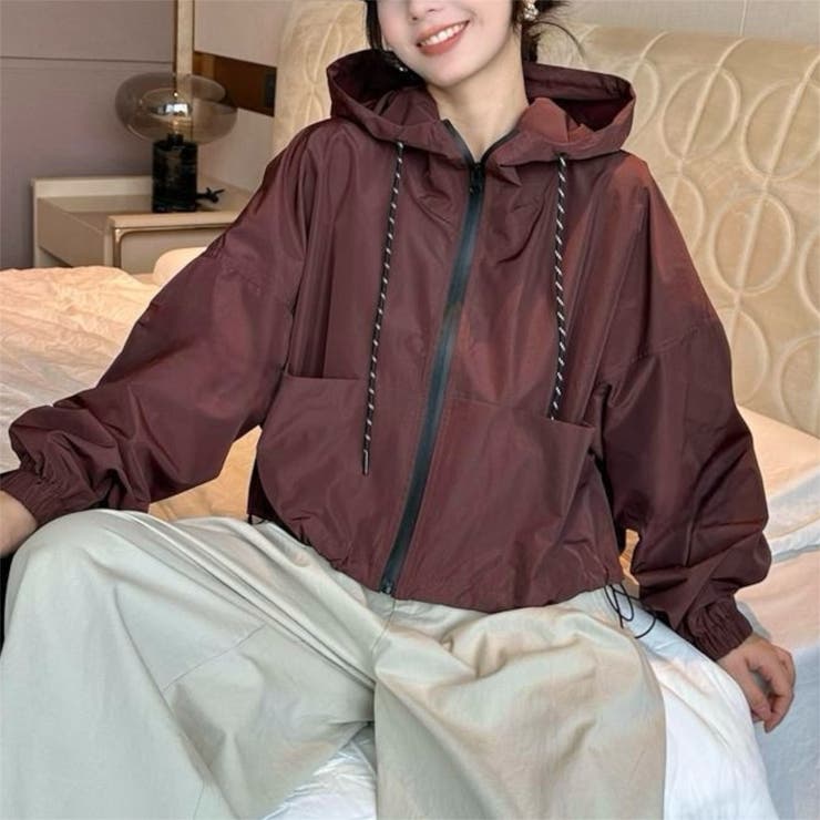 春夏新作】フード付きショート丈マウンテンパーカー[品番：SHNW0012182