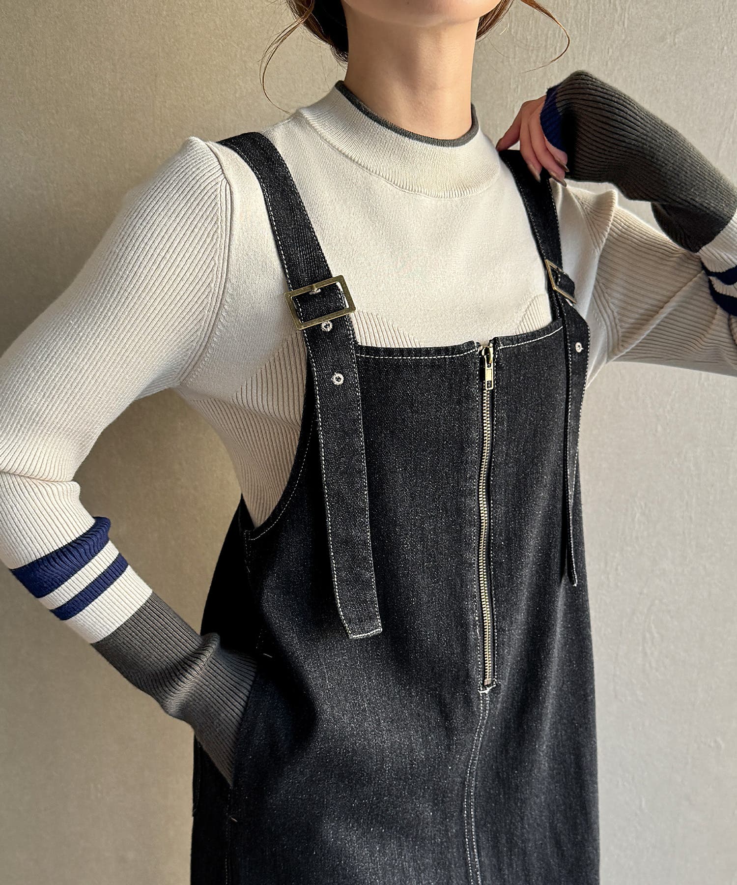 ハーフジップデニムジャンパースカート[品番：AMTW0011972]｜JUNOAH