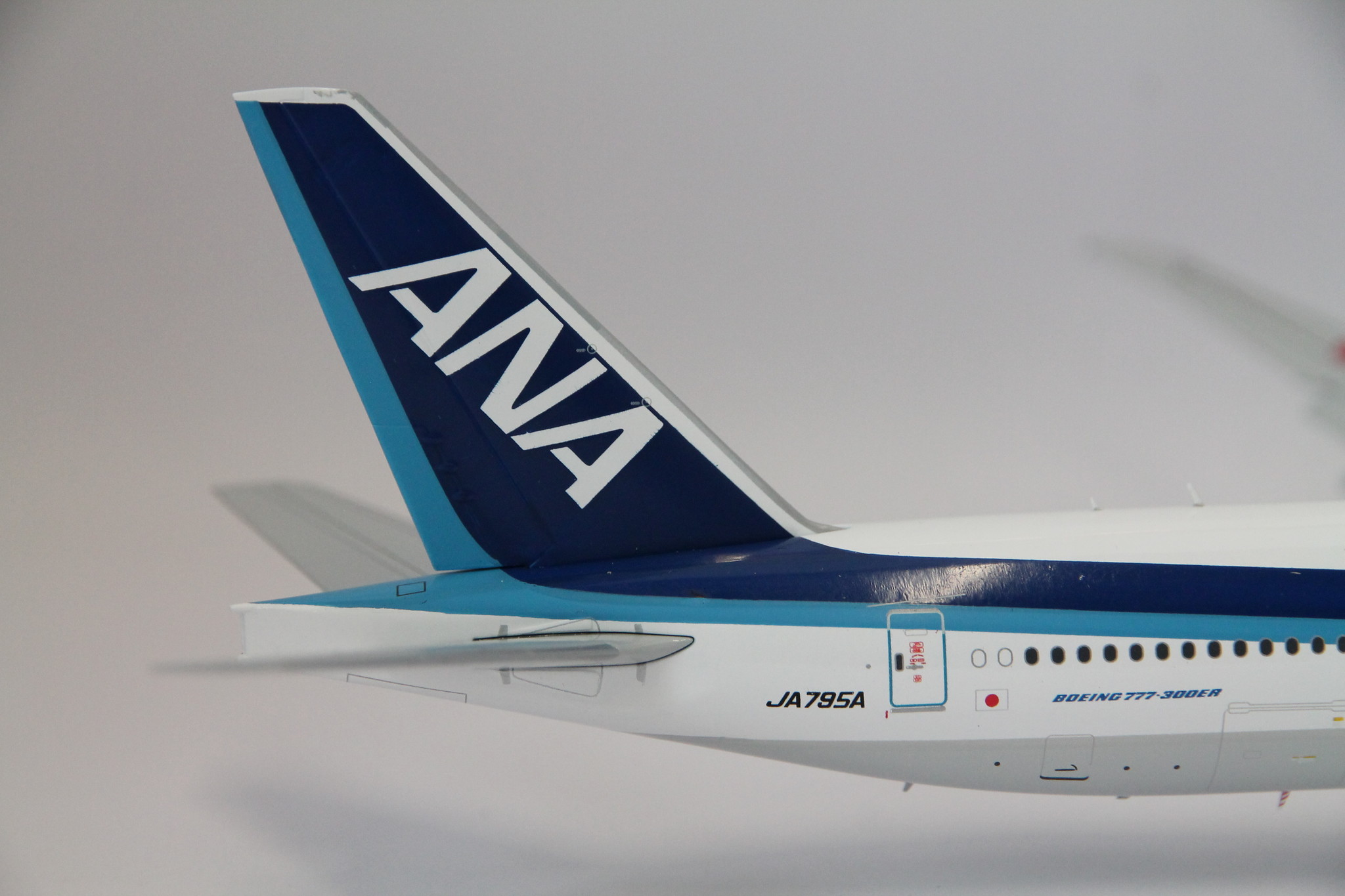 1:200 ANA Boeing 777-300 Flaps Down JA795A EW277W004A - Diecast