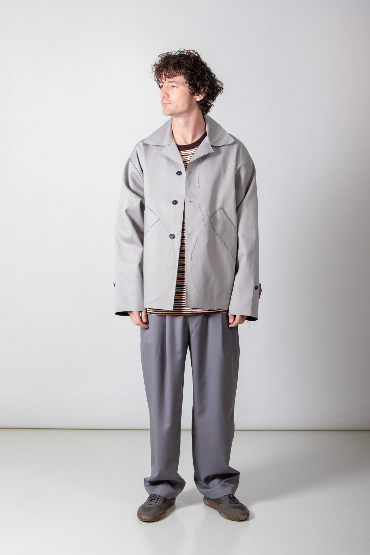 Camiel Fortgens Coat / Short Mac / Grey - c r i s
