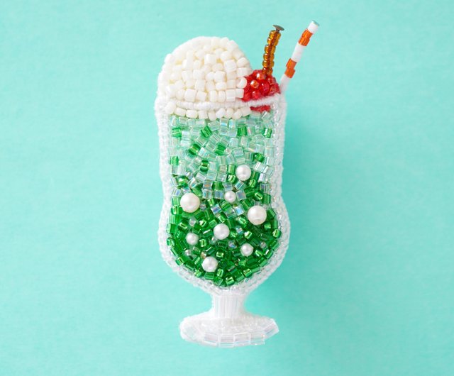 メロンクリームソーダのブローチ ビーズ刺繍 ハーモニハーモニ