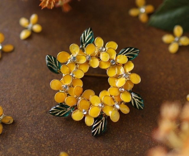 金木犀のリースのブローチ 秋の花 ちくわハンドメイド | ブローチ - Pinkoi