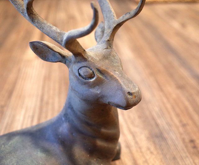 台湾 日本のヴィンテージ。純銅製の鹿の置物。ニホンジカのブロンズ