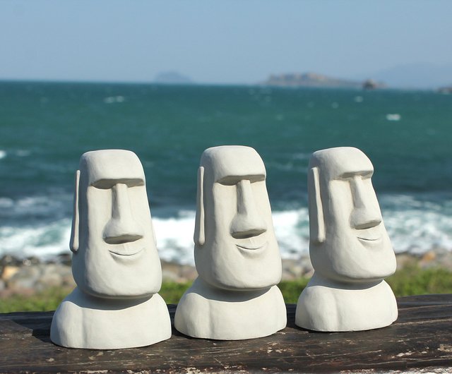 台湾 セメントモアイ - 古典的な小さなモアイの巨大な石像イースター島