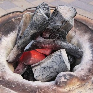 土佐備長炭12kg×2箱セット（一級/丸割混合）【R01366】 | 高知県土佐