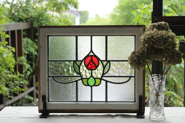 大輪のバラ咲くステンドグラスのアンティークな光柱 ポーチや通路に